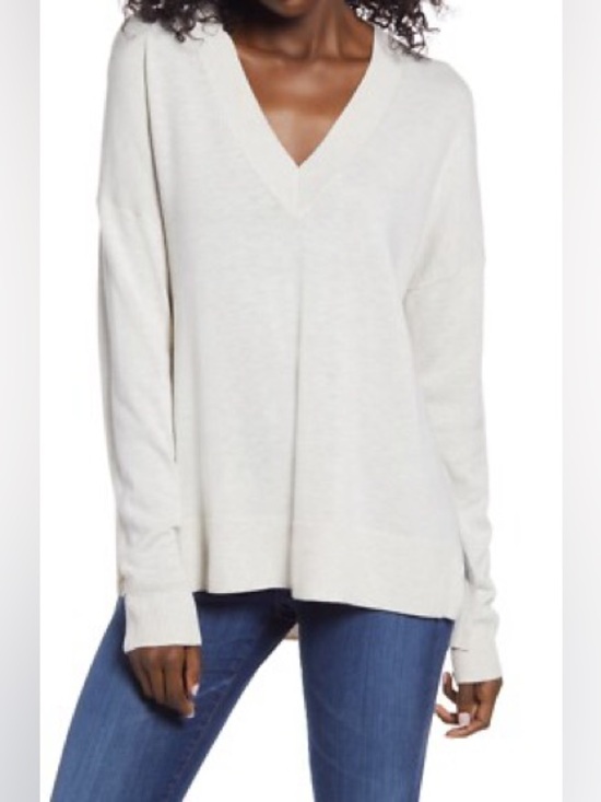Chelsea28 Sweaters - Chelsea28 Heathered Oatmeal V Neck Sweater